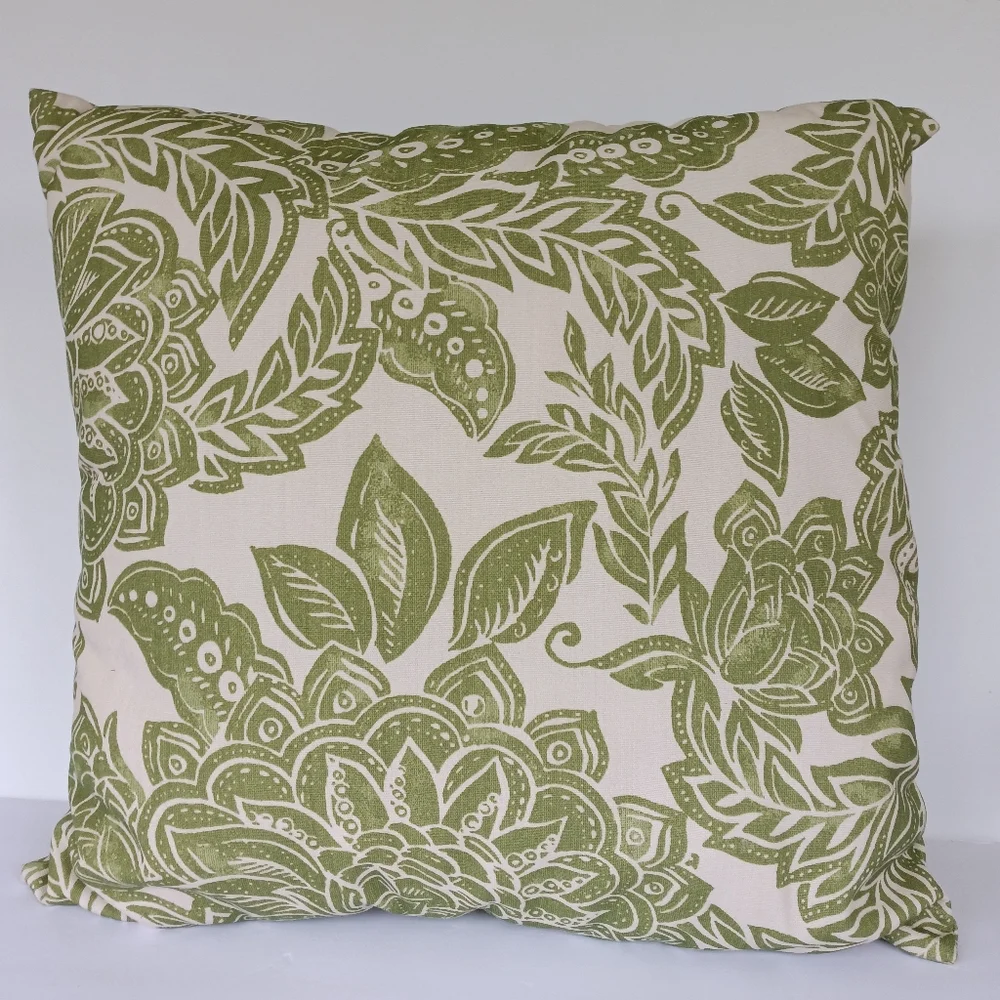Pottery Barn Indoor/Outdoor Green & White Palampore Pillow 20